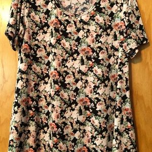 Large LuLaRoe perfect tee